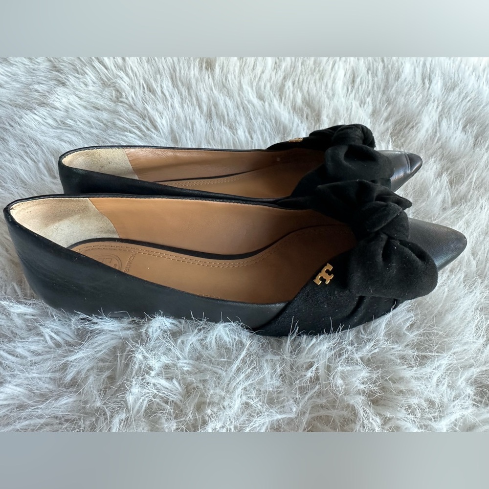 Tory Burch Eleanor size 7 Black Flats with Bow Accent pointy toe suede - Picture 2 of 16